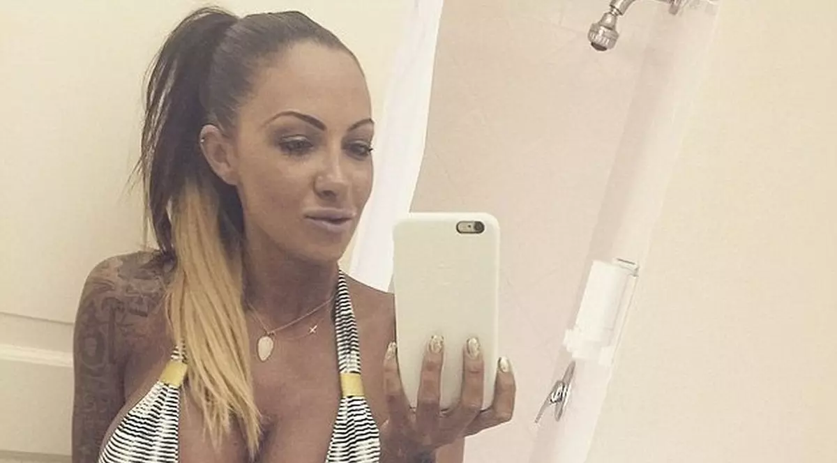 Le-a ARĂTAT fanilor EXACT ce le-a PROMIS. JODIE MARSH și-a dat JOS COSTUMUL de BAIE. SÂNII IMENȘI au CAPTAT ATENȚIA tututor | FOTO 