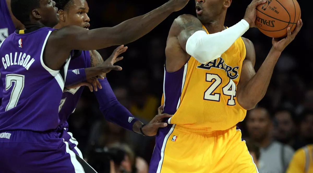 Lovitură dură pentru Lakers. Kobe Bryant va absenta nouă luni! / VIDEO