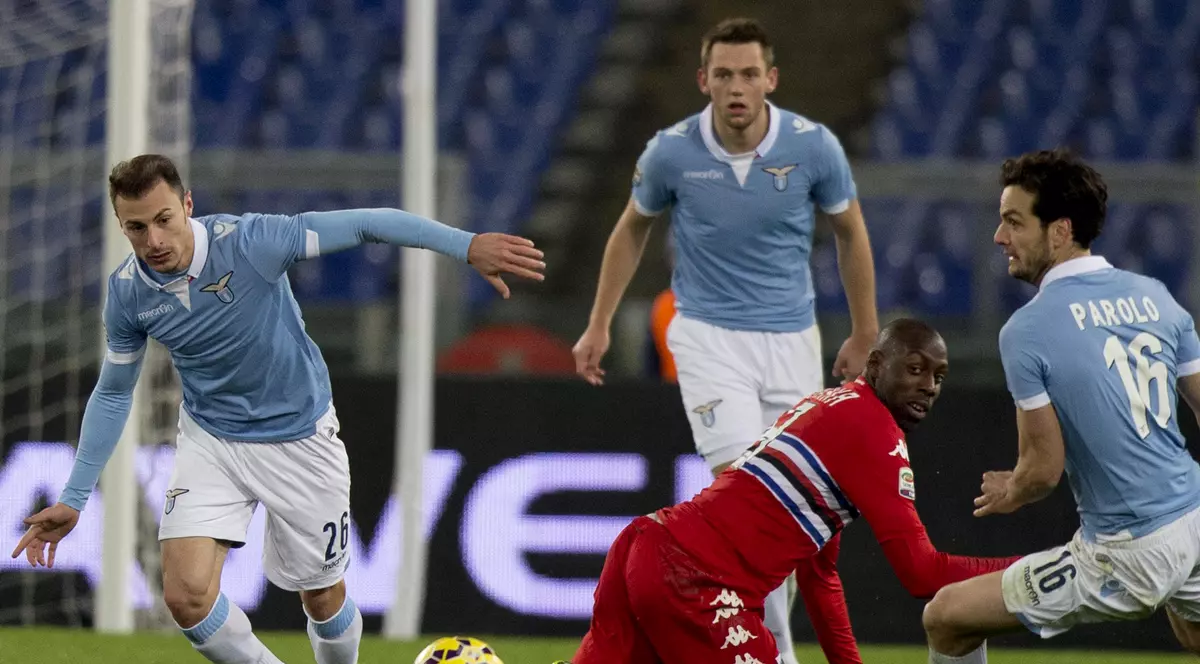 Jucătorii de la Lazio, solidari cu victimele atentatului de la Paris! Ce mesaj au purtat pe tricouri