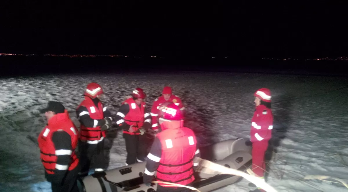 Acţiune de amploare pentru salvarea a trei pescari presupuşi morţi! Bărbaţii erau acasă şi se uitau la TV! FOTO