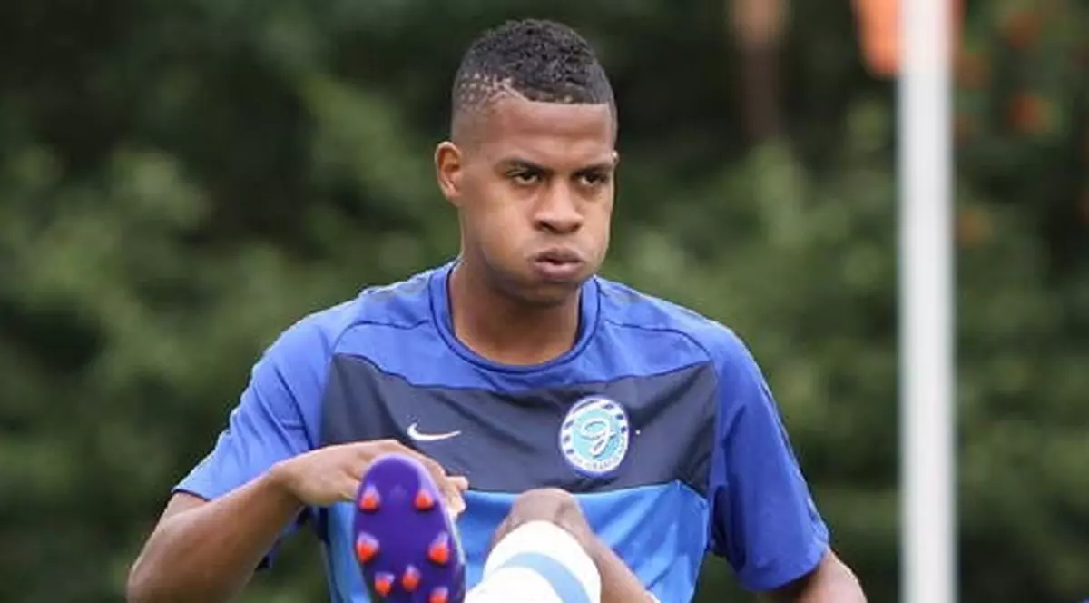 Rapid a adus un jucător din Eredivisie! Rihairo Meulens a semnat cu Rapid