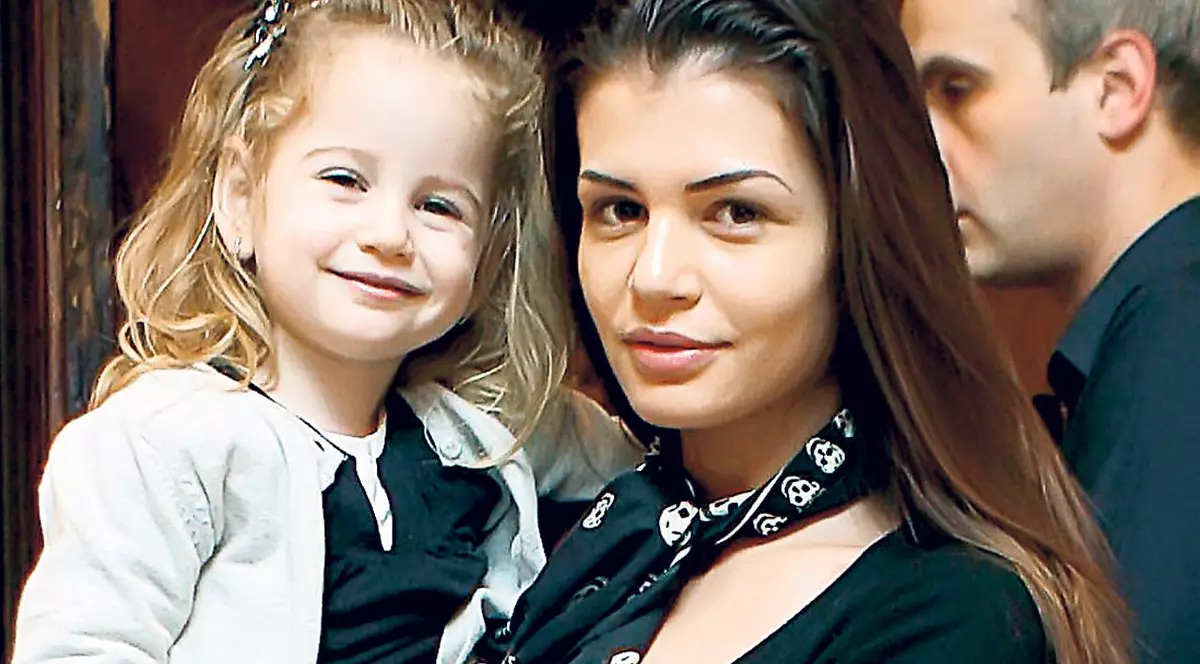 EXCLUSIV/ Divele Monica și Ramona s-au întors la „casa memorială” Gabor din Bacău! Din nou printre mileuri și tablouri