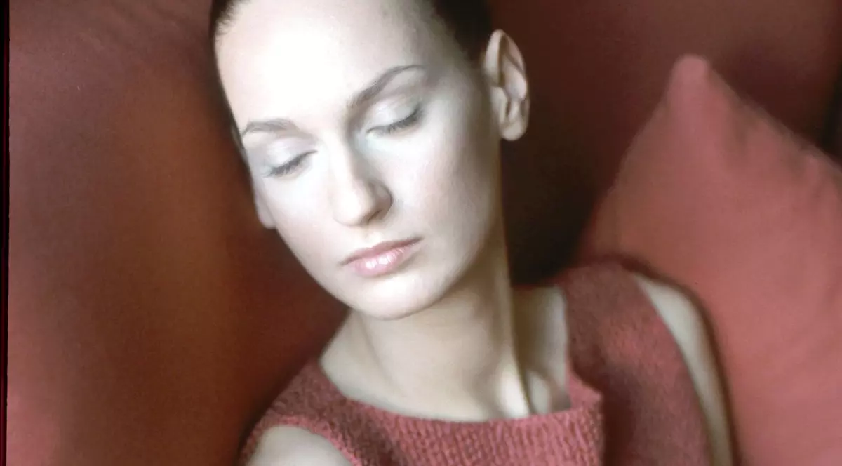 Știai asta? Ce se întâmplă în CREIERUL tău atunci când ții OCHII ÎNCHIȘI