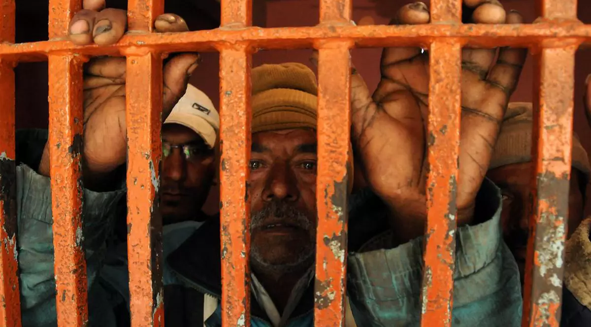 Ce a pățit în pușcarie un bărbat care și-a violat și ucis fiul de un an si 8 luni. Imagini ÎNFIORĂTOARE! | VIDEO