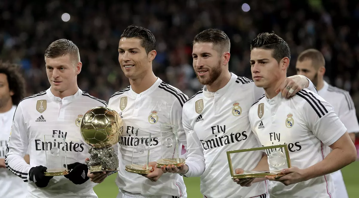 Ronaldo a prezentat ”Balonul de Aur” la derby-ul cu Atletico! Alți trei madrileni și-au arătat trofeele