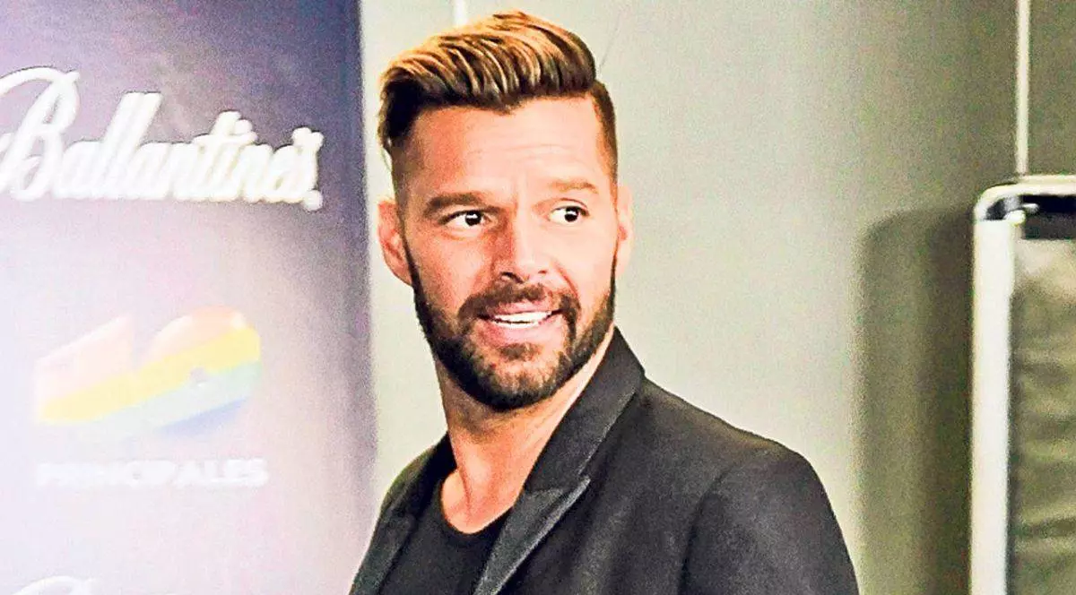 GLUMĂ MACABRĂ, pe internet: Ricky Martin A MURIT