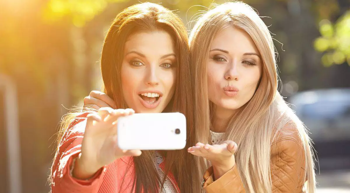 Facebook va permite postarea videoclipurilor drept răspuns la mesaje