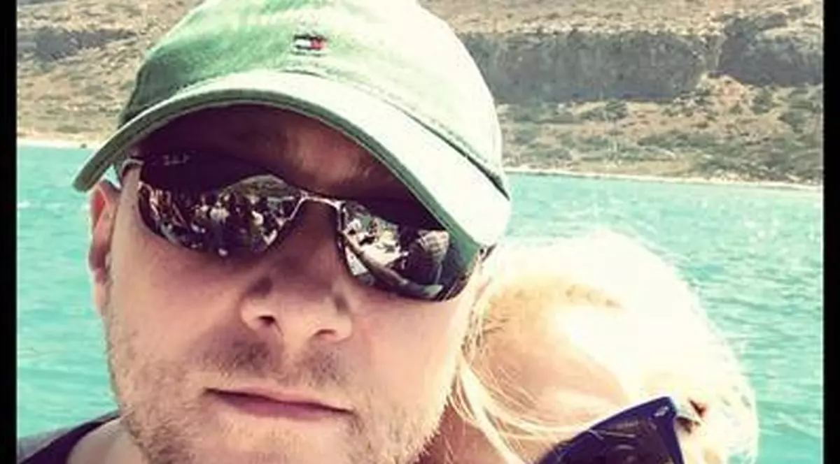 Răzvan Săndulescu, iubitul Simonei Gherghe, a avut un rol ESENȚIAL în campania din 2004: a regizat momentul "Dragă Stolo"