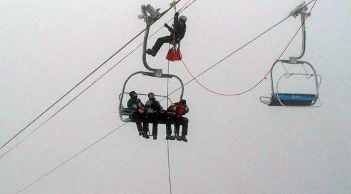 O turistă S-A ARUNCAT DIN TELESCAUN și ȘI-A FRACTURAT COLOANA