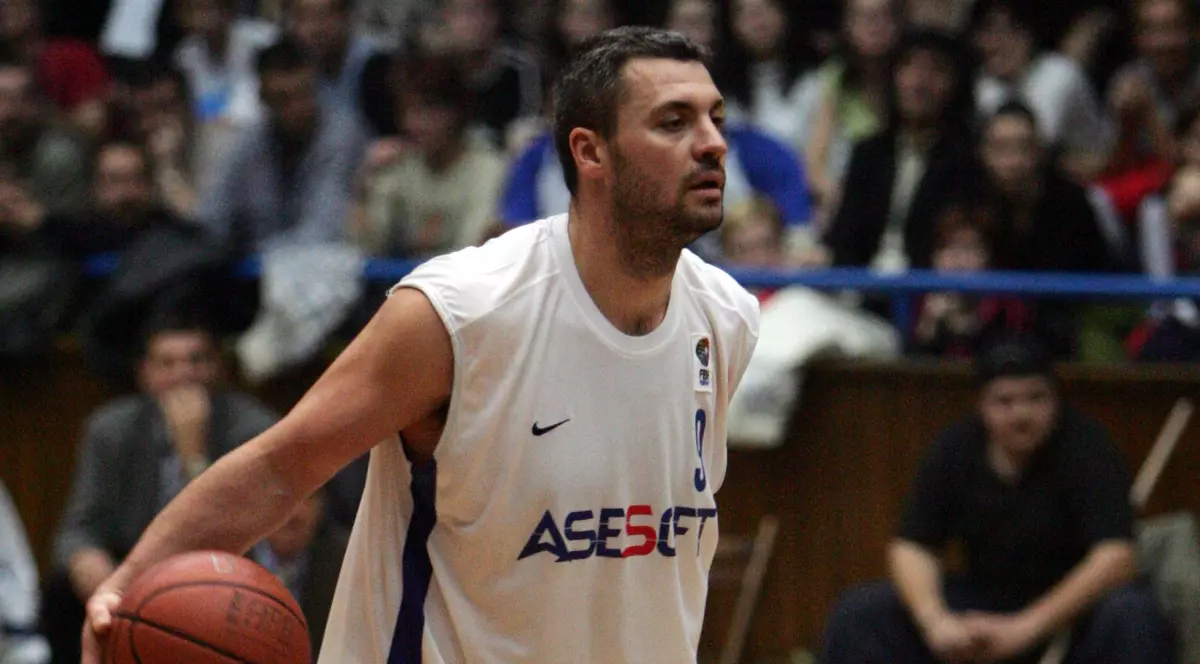 Un weekend de nota 10 în memoria lui Toni Alexe. 10 ani de la moartea marelui baschetbalist