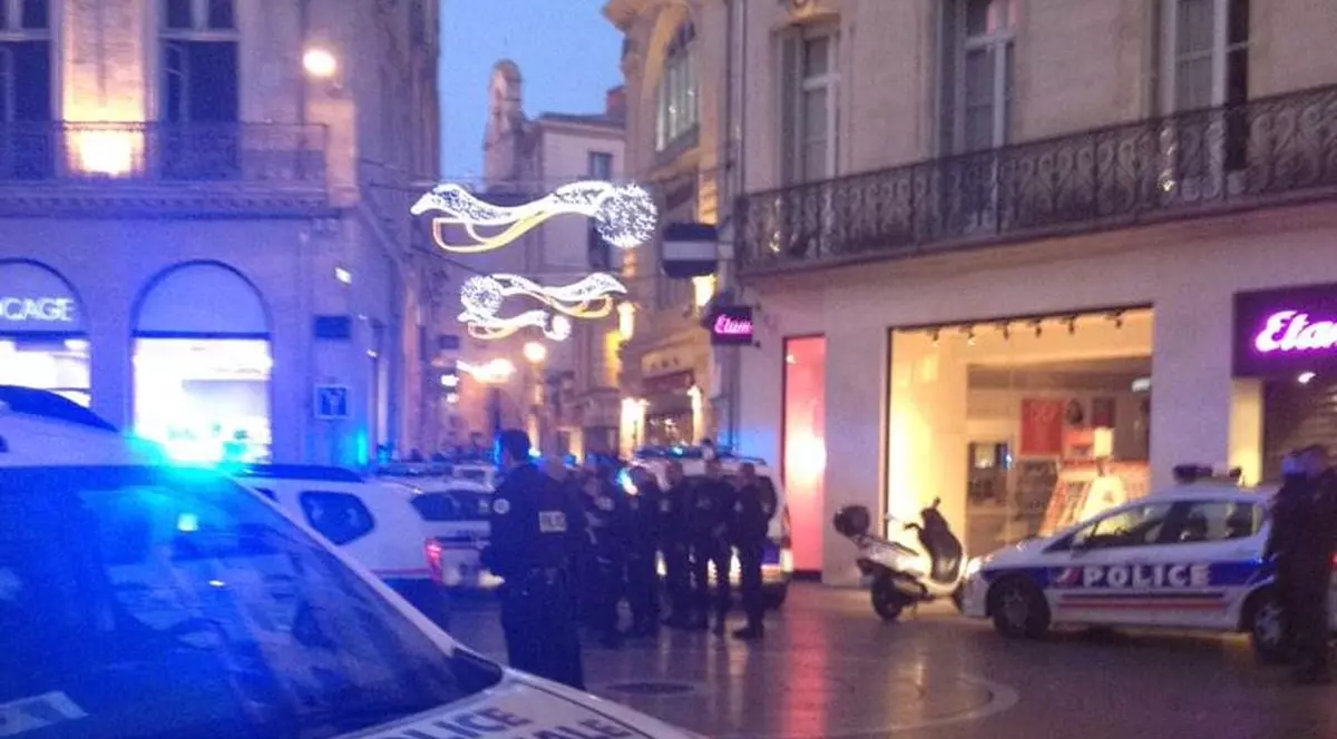 UPDATE | CRIZA CONTINUĂ în FRANȚA! Încă o LUARE de OSTATICI, la un MAGAZIN DE BIJUTERII | PRIMELE IMAGINI