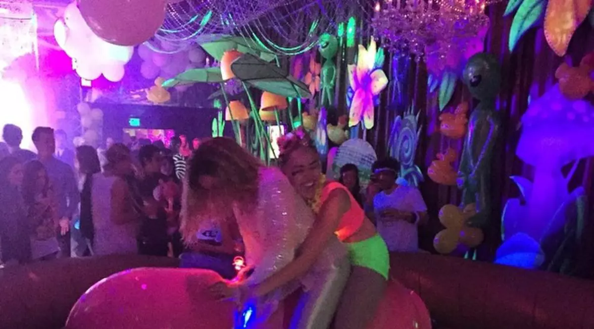 Specialiștii avertizează: folosirea vibratoarelor e benefică dar SĂ NU SE EXAGEREZE