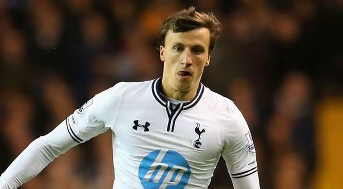 Vlad Chiricheş a marcat şi a calificat-o pe Tottenham în "optimile" Cupei Angliei. ^Meci mare şi pentru Gardoş / VIDEO