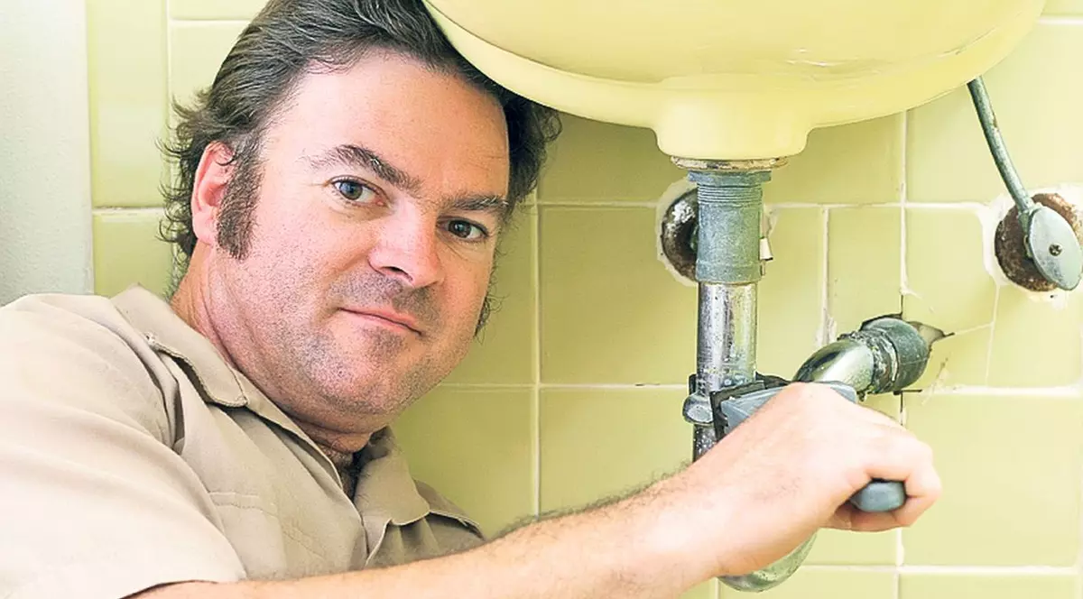 Instalatorii vor fi plătiţi cu tichete