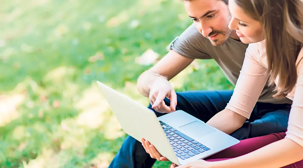 Vrei un laptop second-hand? Specialiştii IT te învaţă la ce să fii atent atunci când te decizi să-ţi cumperi un astfel de computer