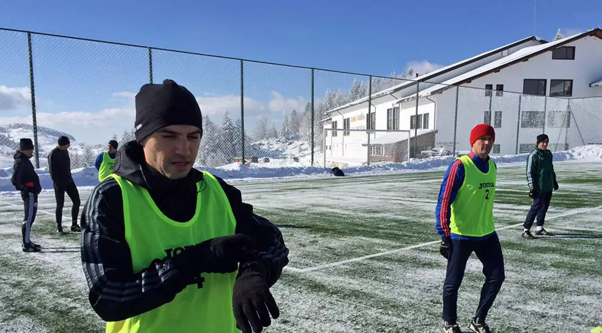 Arbitrii s-au pregătit la munte precum o echipă de fotbal / FOTO