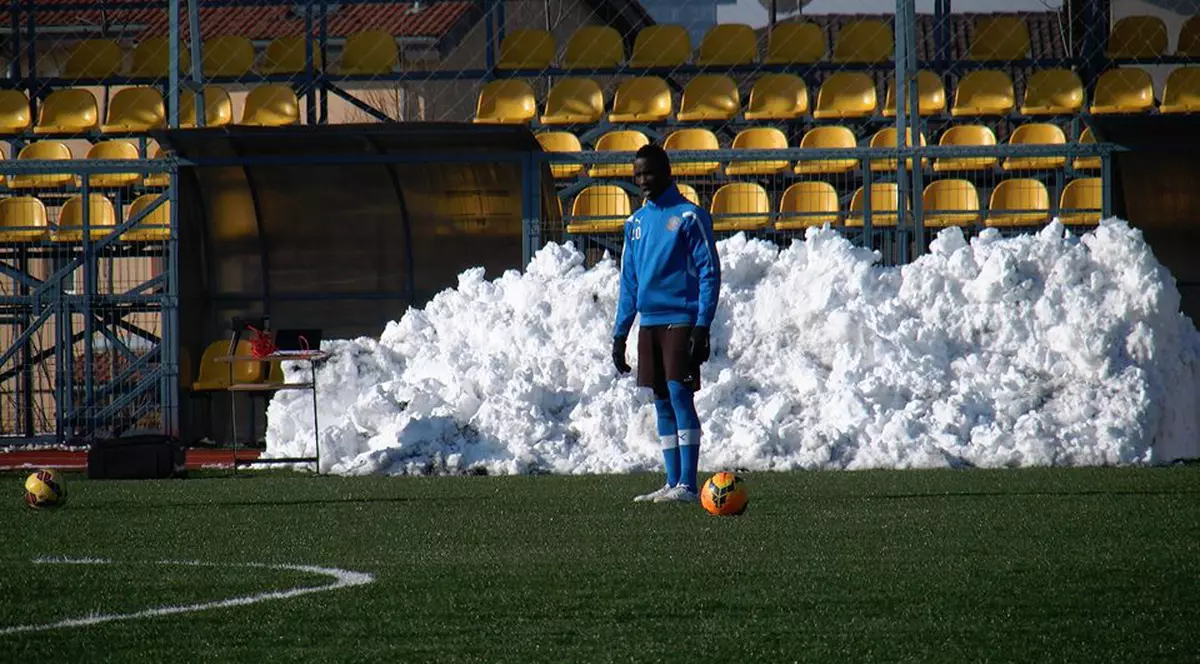 Fabrice Olinga l-a înfruntat pe Gică Hagi, la primul antrenament pentru Viitorul / GALERIE FOTO&VIDEO