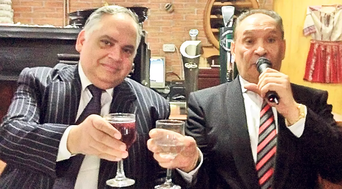 Au reinventat șprițul cu sifon! Lăutarii Nicu Gigantu și Golea Felician au cramă ca acum 40 de ani