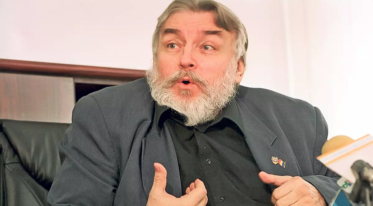 Poveştile cu şi despre Adrian Păunescu sunt savuroase, numai bune să vă destindă duminica! În drum spre cenaclu şi-a cumpărat o capră!