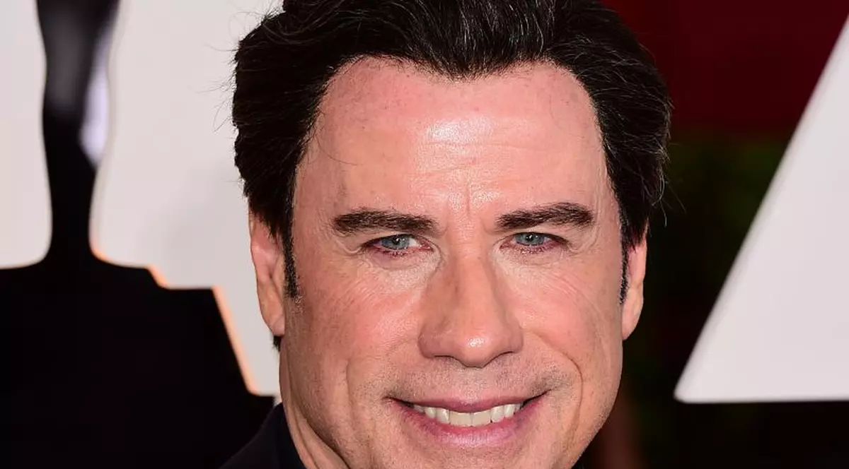 Incident jenant la gala premiilor OSCAR 2015! John Travolta a sărutat-o pe Scarlett Johansson, pe covorul roșu. Cum a reacționat actrița | FOTO 