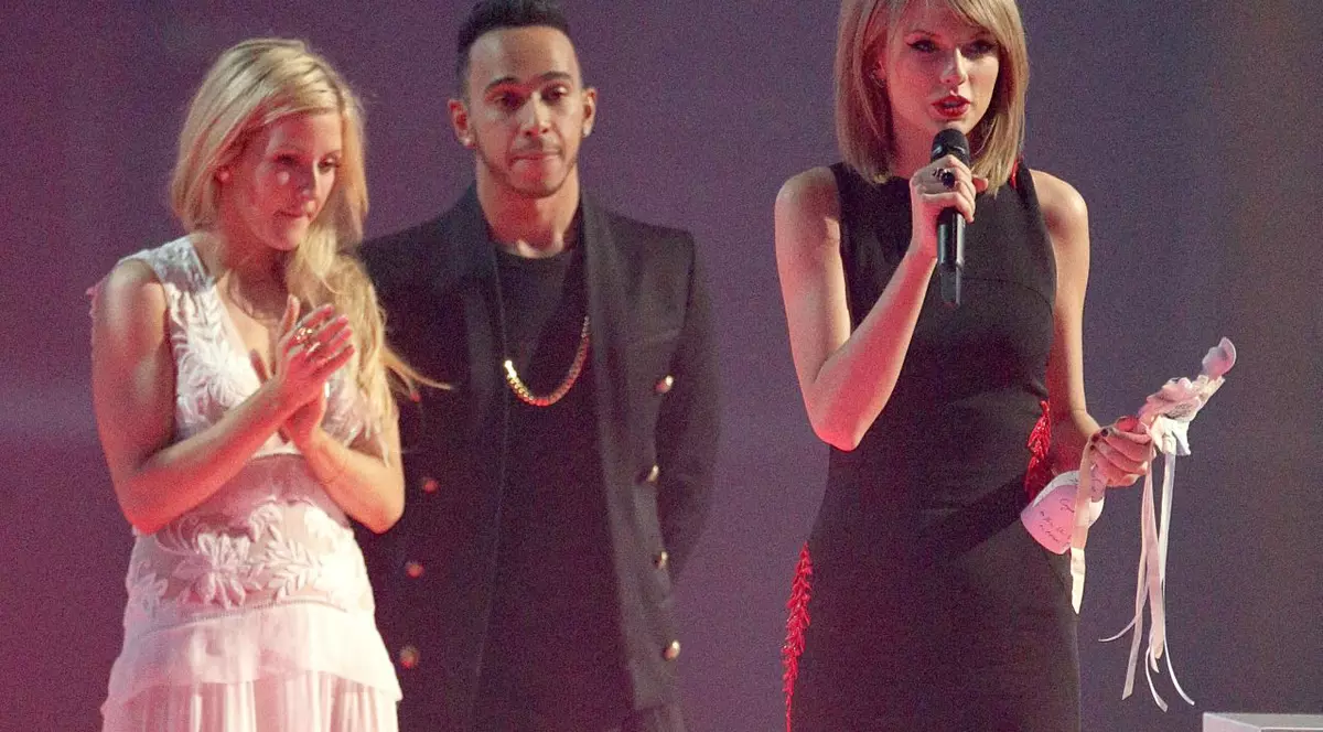 Lewis Hamilton, moment penibil pe scenă la Brit Awards! Pilotul de Formula 1 nu a fost pe placul publicului | VIDEO