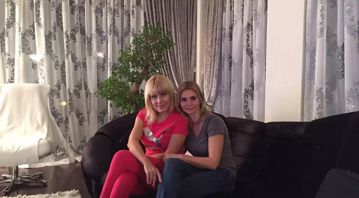 Udrea cere Înaltei Curți să-i permită să meargă luni în Parlament. Vezi cum stă Elena Udrea în casa ”arest” 