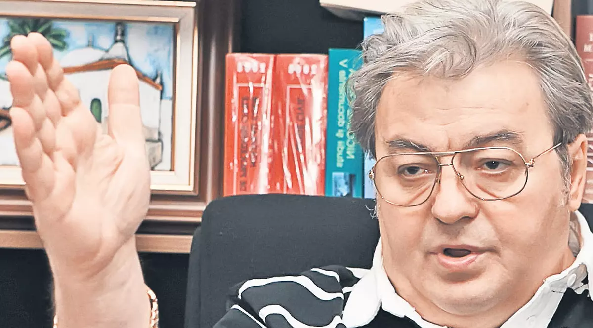 «Tribunul» reformează manelele! Corneliu Vadim Tudor a compus versurile pentru o manea dedicată lui Dan Bursuc