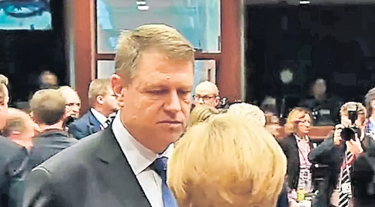 Klaus Iohannis se sprijină pe Angela Merkel! Vezi ce vor discuta la vizita președintelui român în Germania