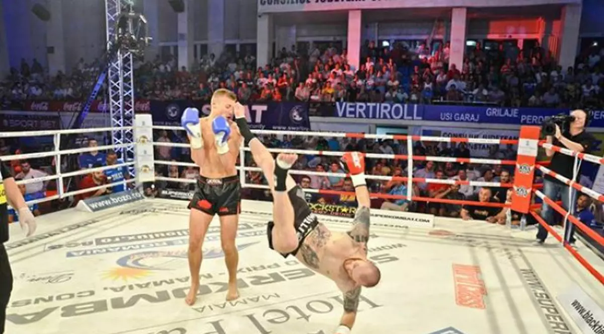 Un poliţist de la antidrog, în ring la Superkombat Ploieşti / VIDEO