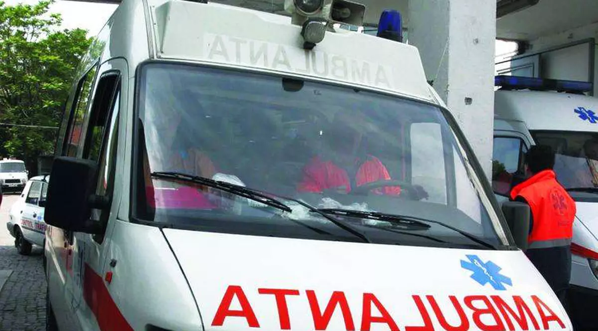 Copil de 13 ani, lovit de o maşină pe trotuar. Şoferul a fugit de la locul accidentului