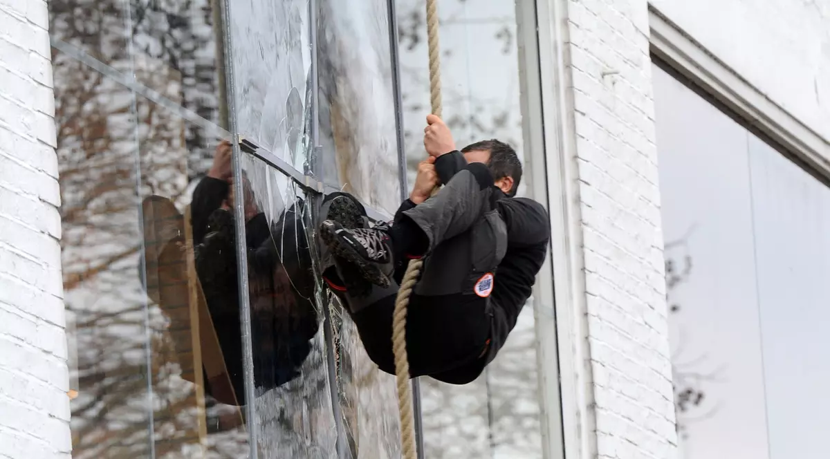 Intrare ca în filme! Cum și-a făcut apariția într-o emisiune?