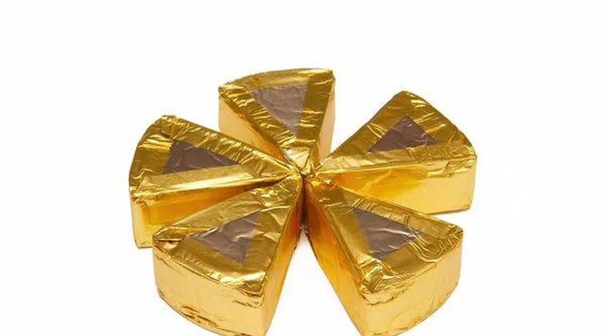 OTRAVĂ în FARFURIE? Ce CONȚINE cu ADEVĂRAT BRÂNZA TOPITĂ, aliment preferat de români la micul dejun