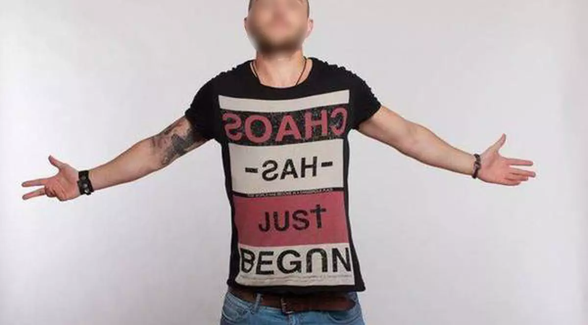 A restaurat BISERICA din sat, acum îşi clăteşte ochii la fetele sumar îmbrăcate