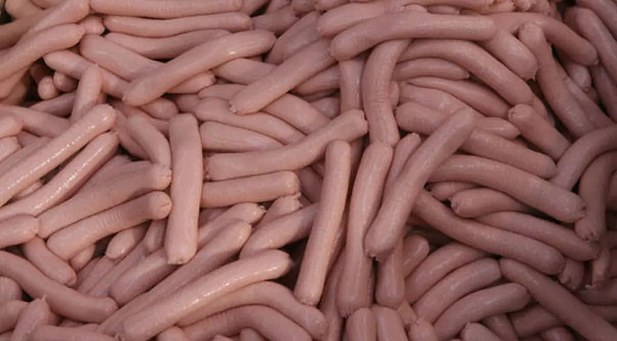 OTRAVA din FARFURIE. Tu știi ce CONȚIN cu ADEVĂRAT CRENVURȘTII?