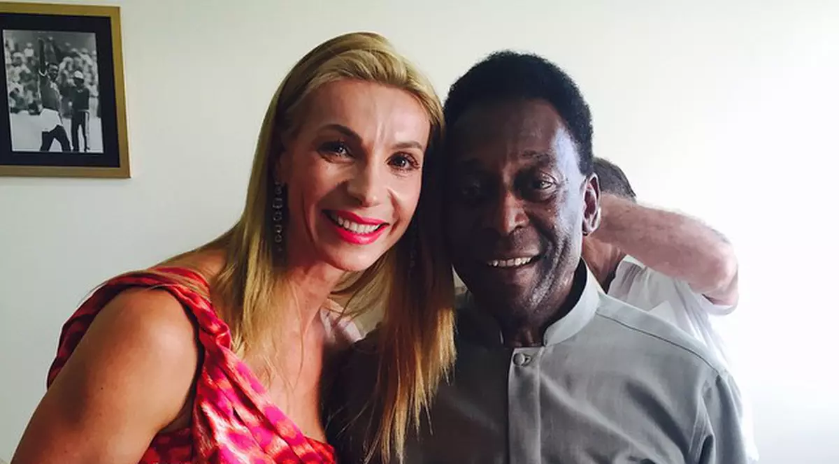 Cristina Pârv, îmbrățișată de Pele! "Regele" fotbalului, fermecat de "regina" voleiului