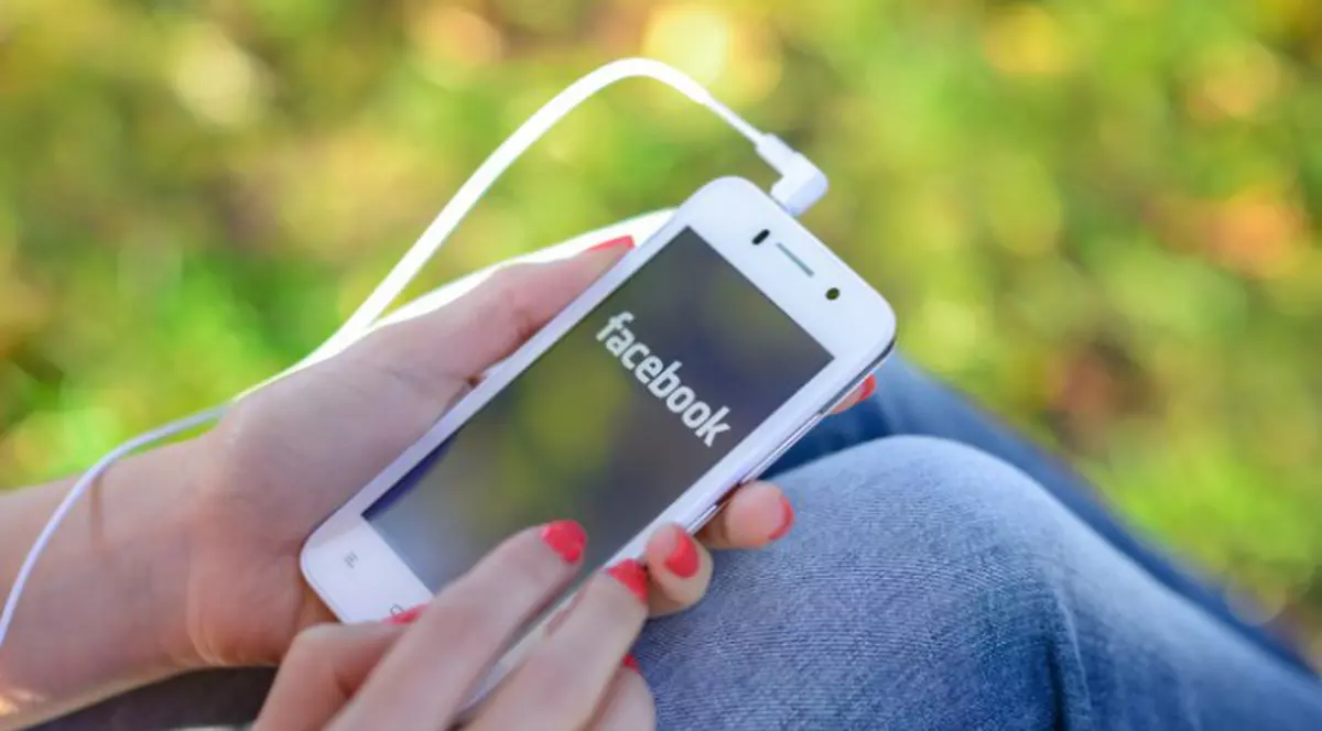 Oameni care nu ar trebui să îţi fie prieteni pe Facebook