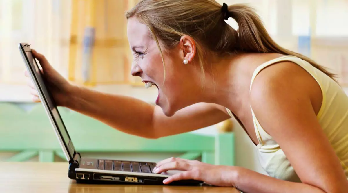 Cum poţi elimina parola BIOS-ului pe un laptop 