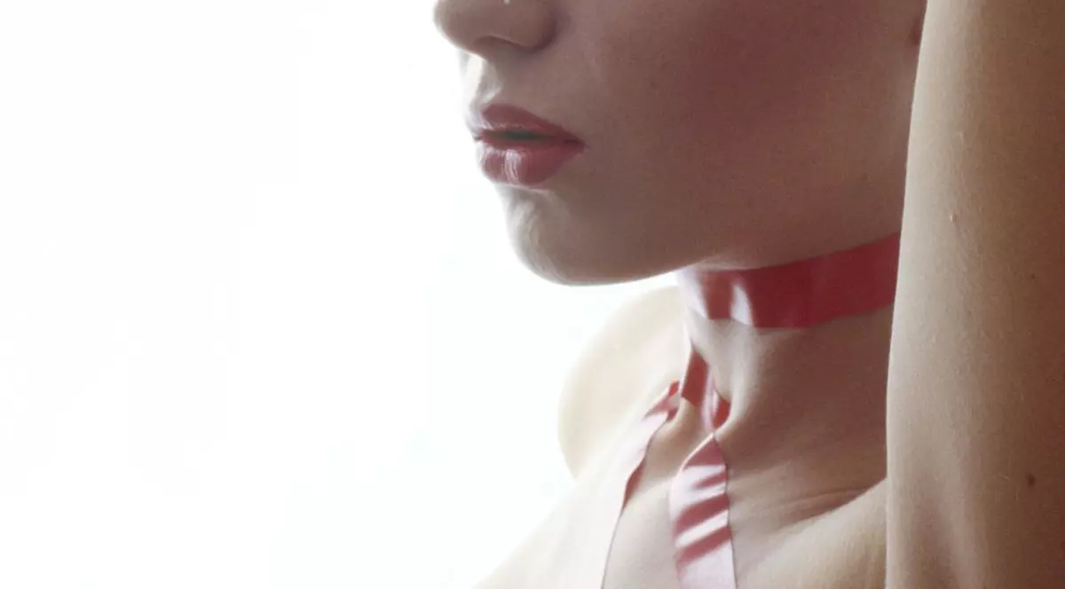 CUTREMURĂTOR! O vedetă PORNO și-a lăsat copilul să MOARĂ de FOAME pentru a satisface un fetiș