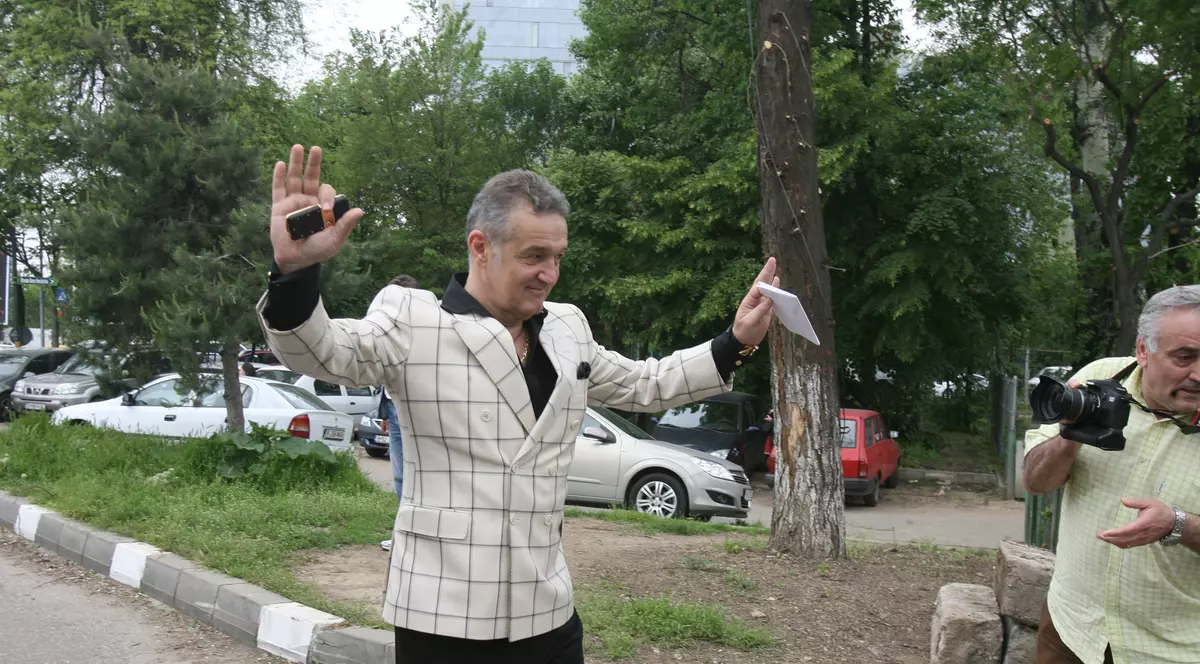 Armata vrea să negocieze cu Becali pentru emblemă și nume! Decizia patronului clubului FCSB