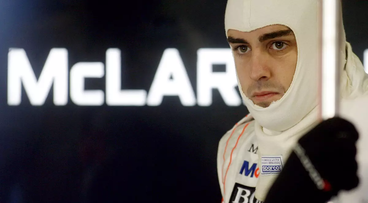 ”Multe mulțumiri pentru sprijinul vostru”. Alonso, zâmbitor pe patul de spital