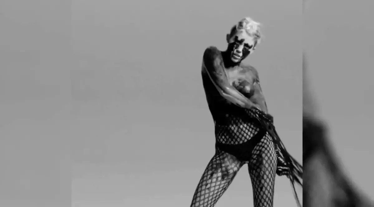 S-a răzgândit! Miley Cyrus și-a RETRAS videoclipul de la FESTIVALUL DE FILME PORNO de la New York!