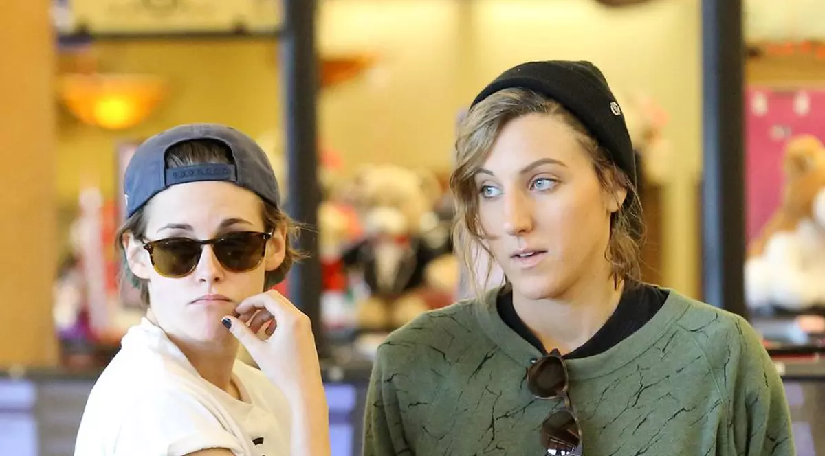 Kristen Stewart și-a dat ÎN SFÂRȘIT seama ce vrea: E lesbiană și iubește O FEMEIE