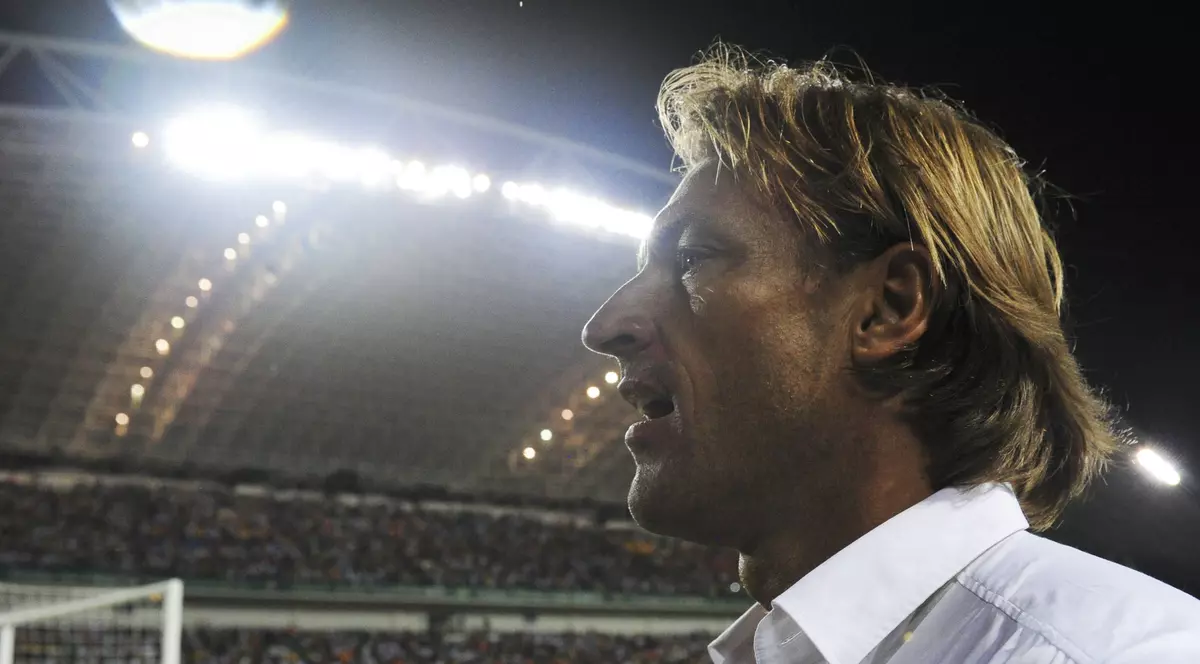 Striptease de bucurie! După ce a luat Cupa Africii, antrenorul Coastei de Fildeș a dansat la bustul gol