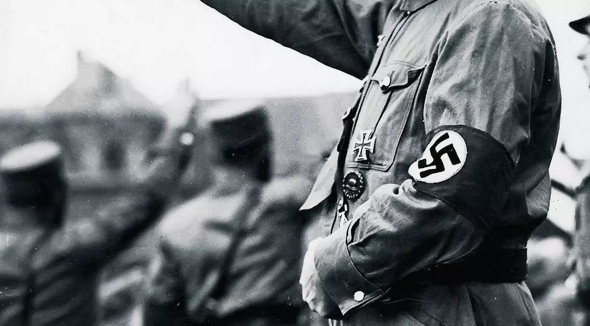 Hitler, invocat în Senatul României ca argument în favoarea fumatului în spaţiile publice