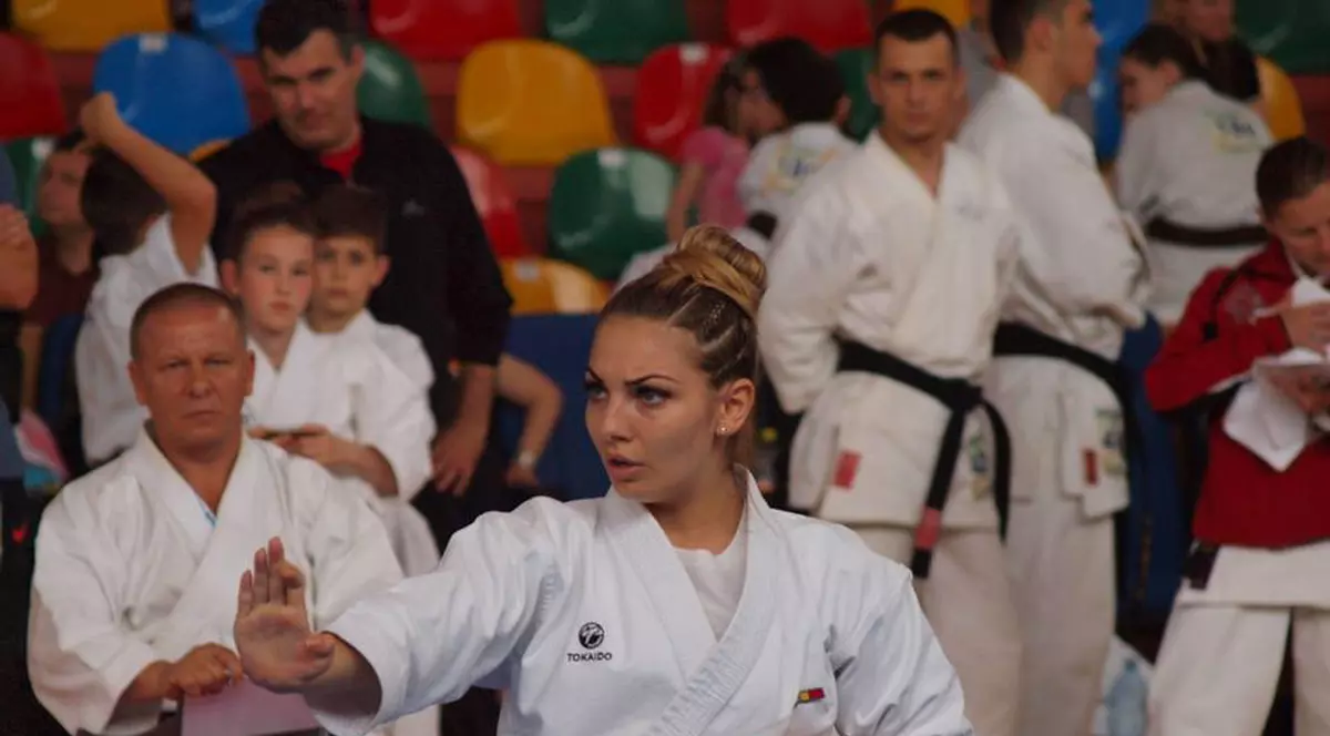 Face karate și te dă direct pe spate! Iulia renunță la tatami pentru a deveni Miss / GALRIE FOTO HOT