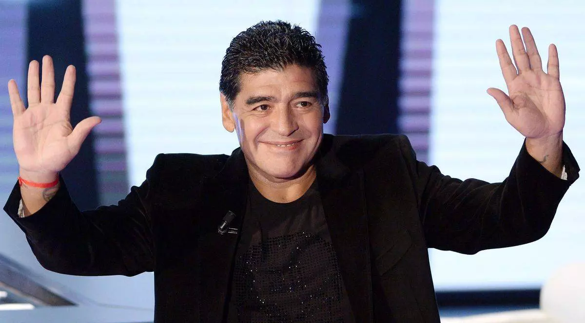 Ultima nebunie a lui Maradona: şi-a schimbat look-ul!