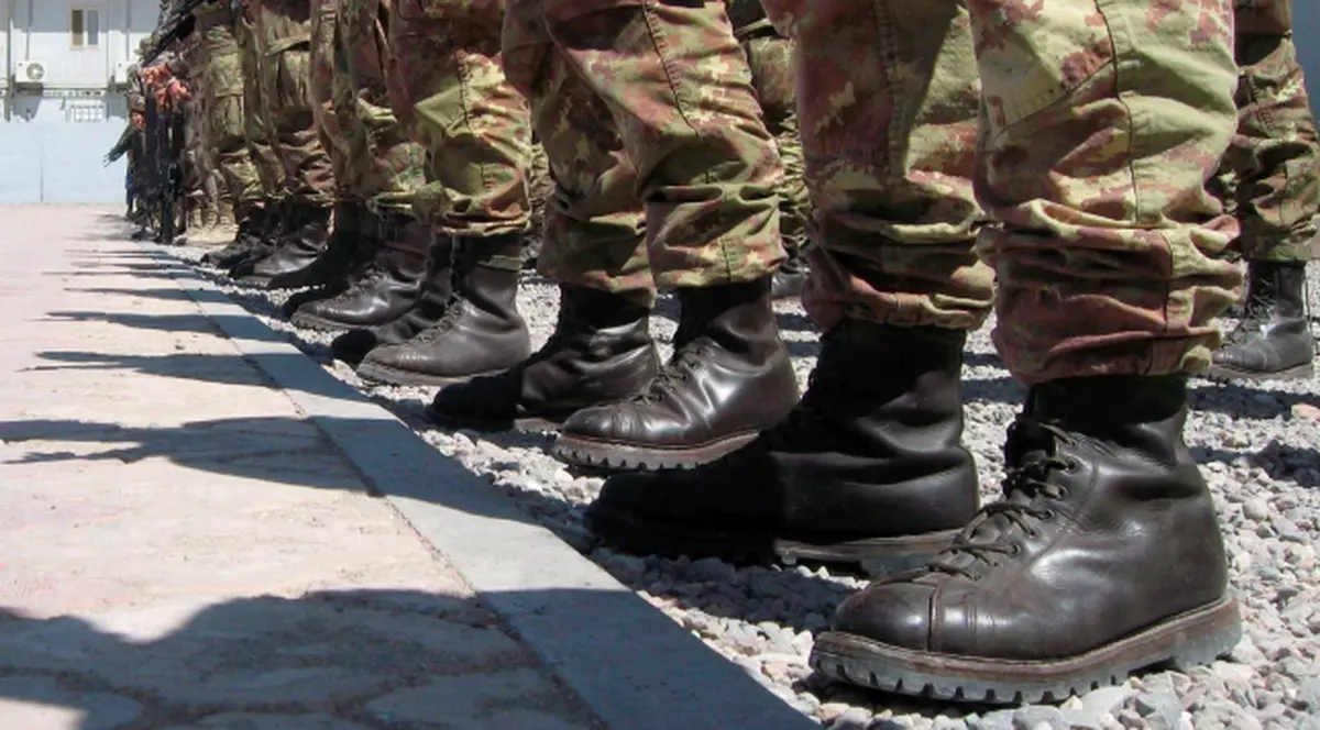 3 angajaţi MApN, arestați sub acuzaţia de trafic de droguri