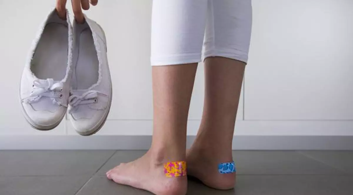 4 trucuri folositoare ca să nu faci bătături de la pantofi