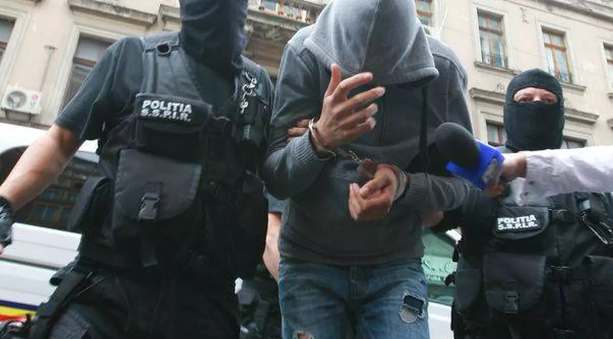 Percheziții în Capitală! Suspectați că emiteau facturi fiscale false