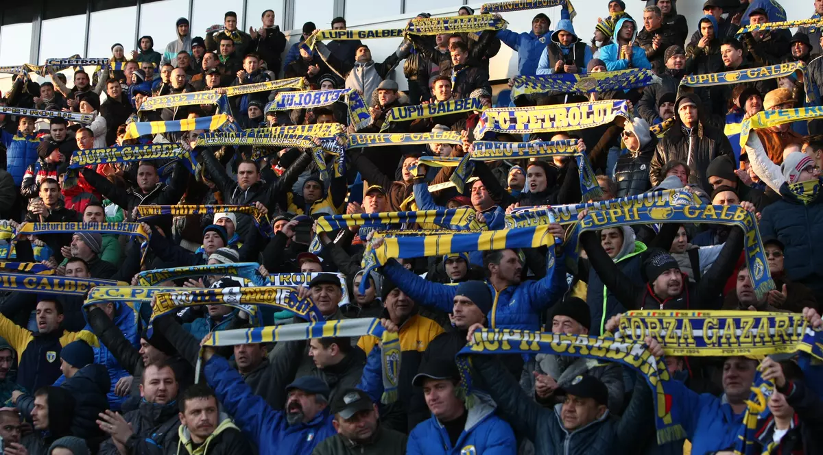 Insolvența îi scoate în stradă! Suporterii Petrolului, miting în centrul orașului